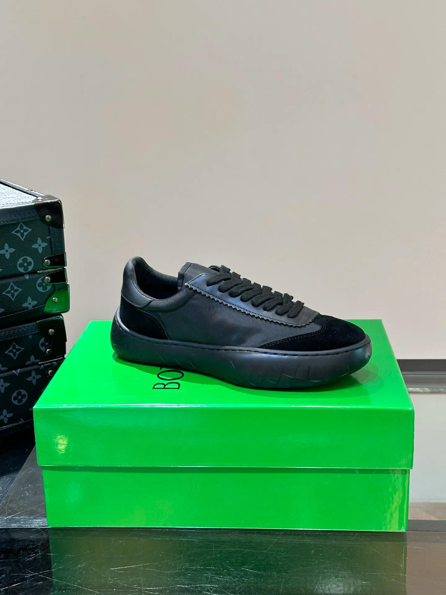 Men's shoes 💰p420 "BV" Bottega Veneta 🆕 New men's moral training sneakers, made of Sneaker technology nylon and suede, inspired by retro basketball shoes, a new interpretation of classic sneakers, light, comfortable and breathable summer essentials, the soles are made of classic woven texture, super recognizable, nylon suede splicing, full of texture! Size: 38-44 (45 customized)